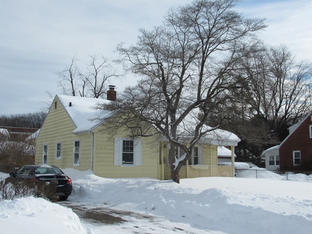 Single Family Residence at 33 Connolly St, Springfield MA 01151, Springfield, photo 6 of 15