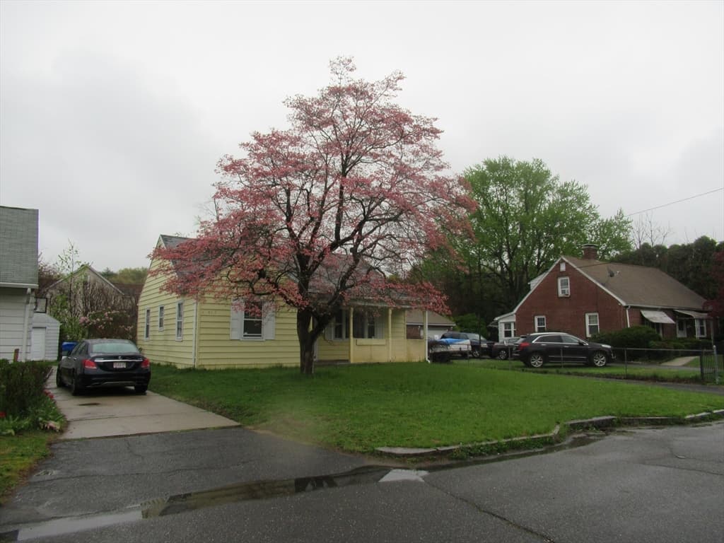Single Family Residence at 33 Connolly St, Springfield MA 01151, Springfield, photo 3 of 15
