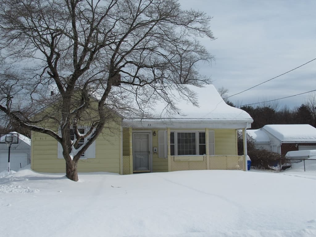 Single Family Residence at 33 Connolly St, Springfield MA 01151, Springfield, photo 5 of 15
