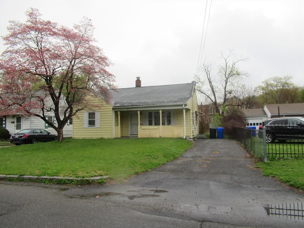 Single Family Residence at 33 Connolly St, Springfield MA 01151, Springfield, photo 4 of 15