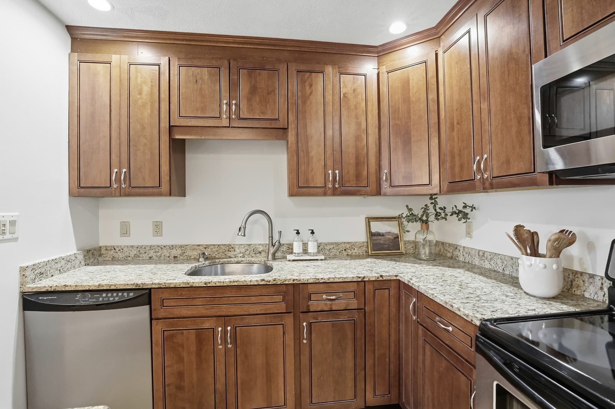 Condominium at 54 Broad Reach # 104, Weymouth MA 02191, photo 8 of 30