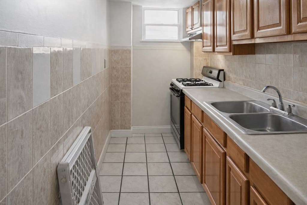 3 Family - 3 Units Up/Down at 32 Franklin St, New Bedford MA 02740, photo 19 of 24