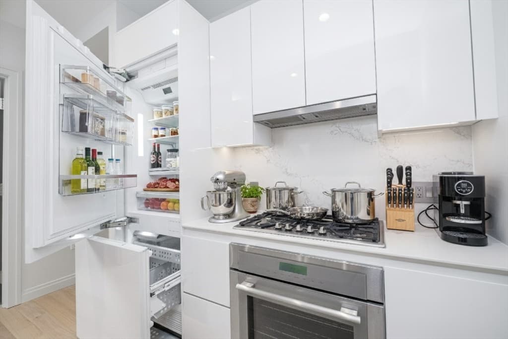 Condominium at 133 Seaport Blvd # 1519, Boston MA 02210, photo 3 of 38
