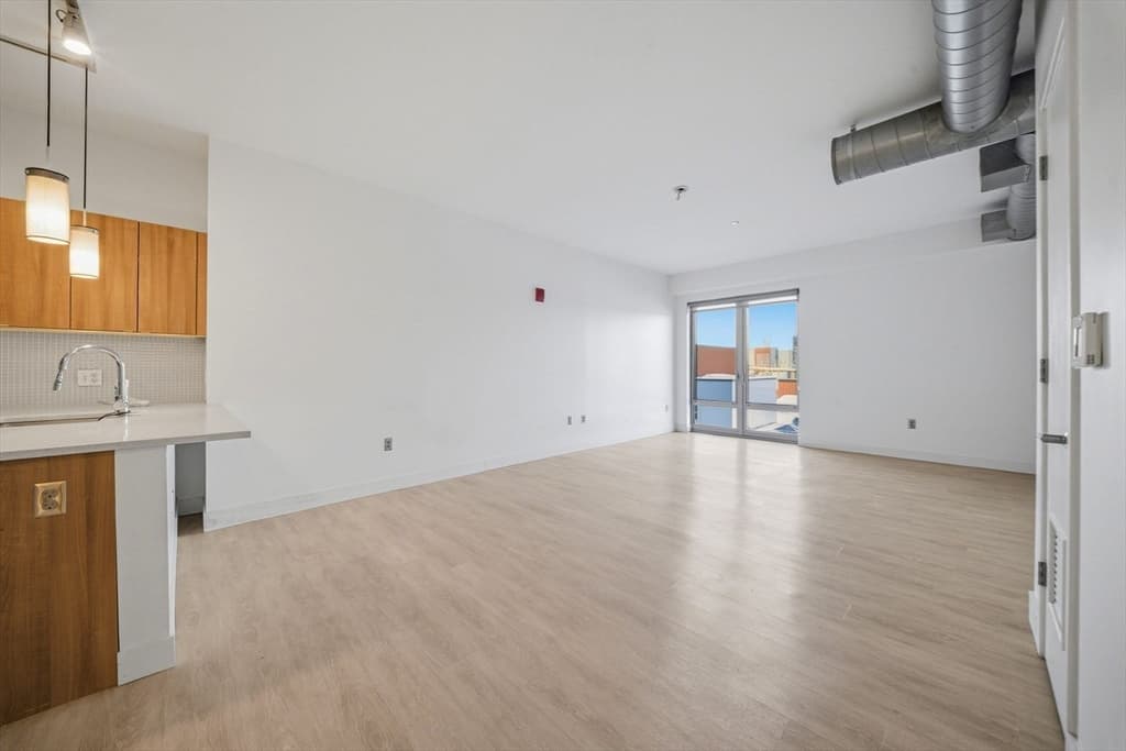 Condominium at 9 Medford # 410, Somerville MA 02143, photo 6 of 28