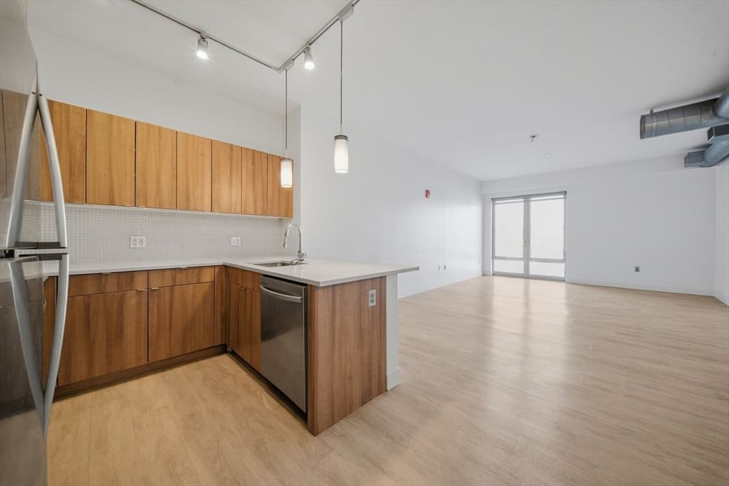9 Medford # 410, Somerville MA 02143