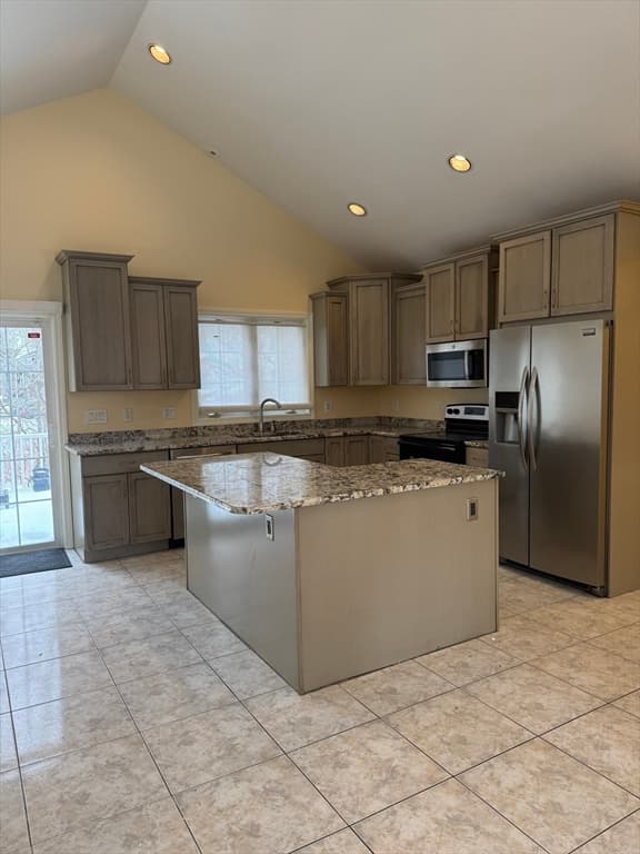Single Family Residence at 1015 Forbes St, New Bedford MA 02745, photo 6 of 17