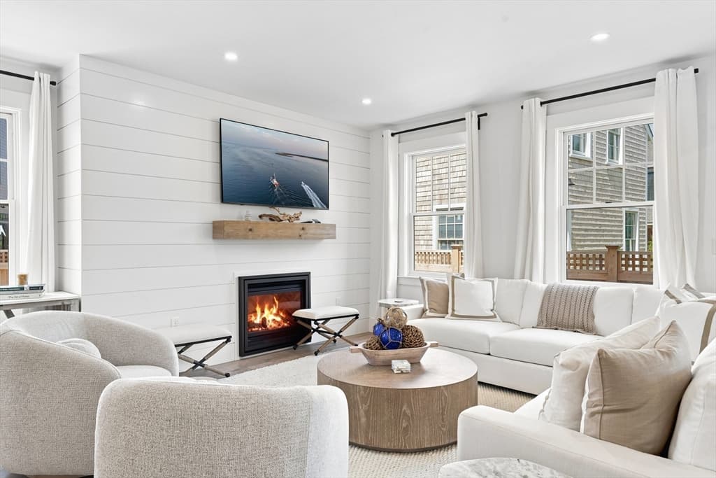 4 Goldenrod Court, Nantucket MA 02554 photo 2
