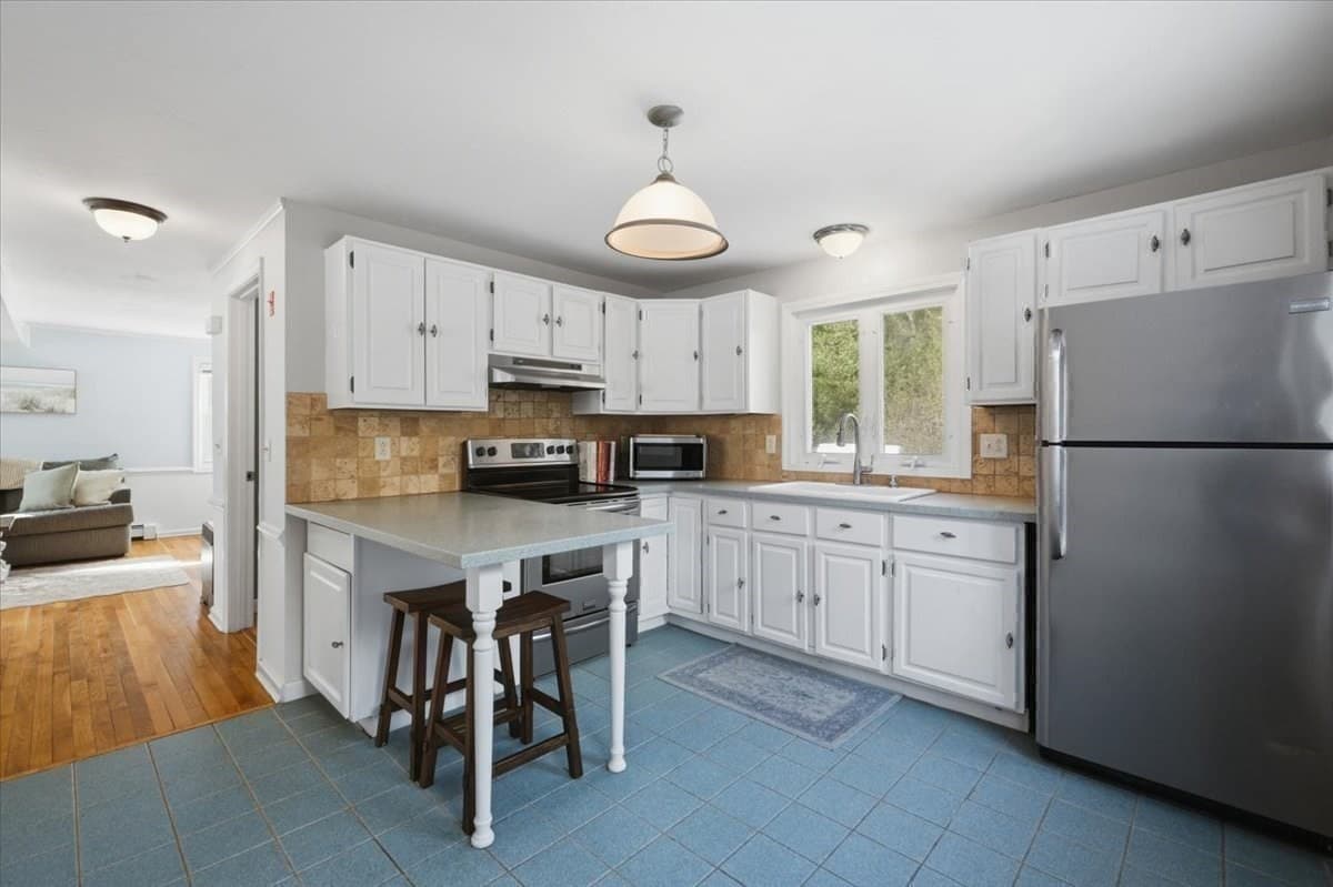 Single Family Residence at 7 Oak St, Marion MA 02738, Marion, photo 17 of 41