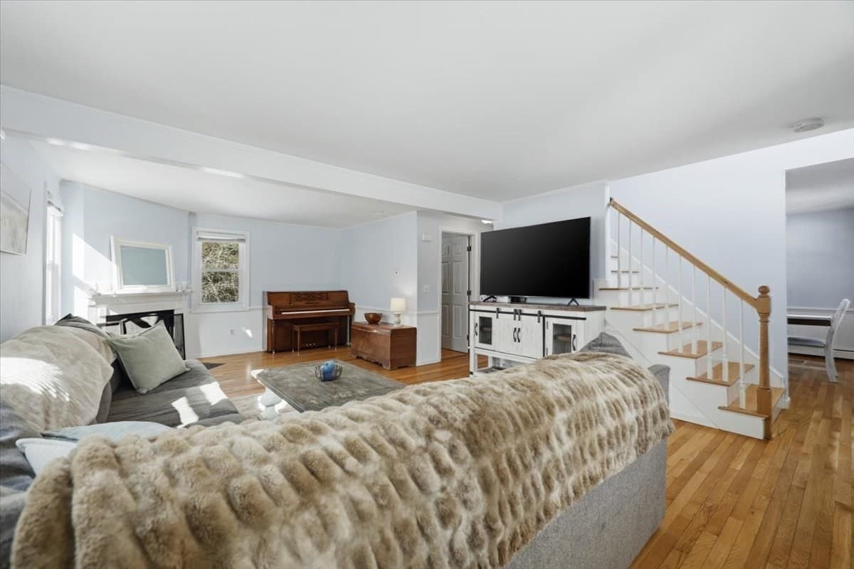 Single Family Residence at 7 Oak St, Marion MA 02738, Marion, photo 7 of 41