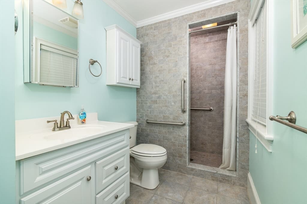 865 E Squantum St, Quincy MA 02171 photo 9