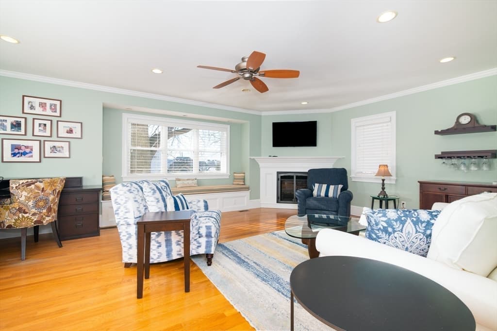 865 E Squantum St, Quincy MA 02171 photo 4