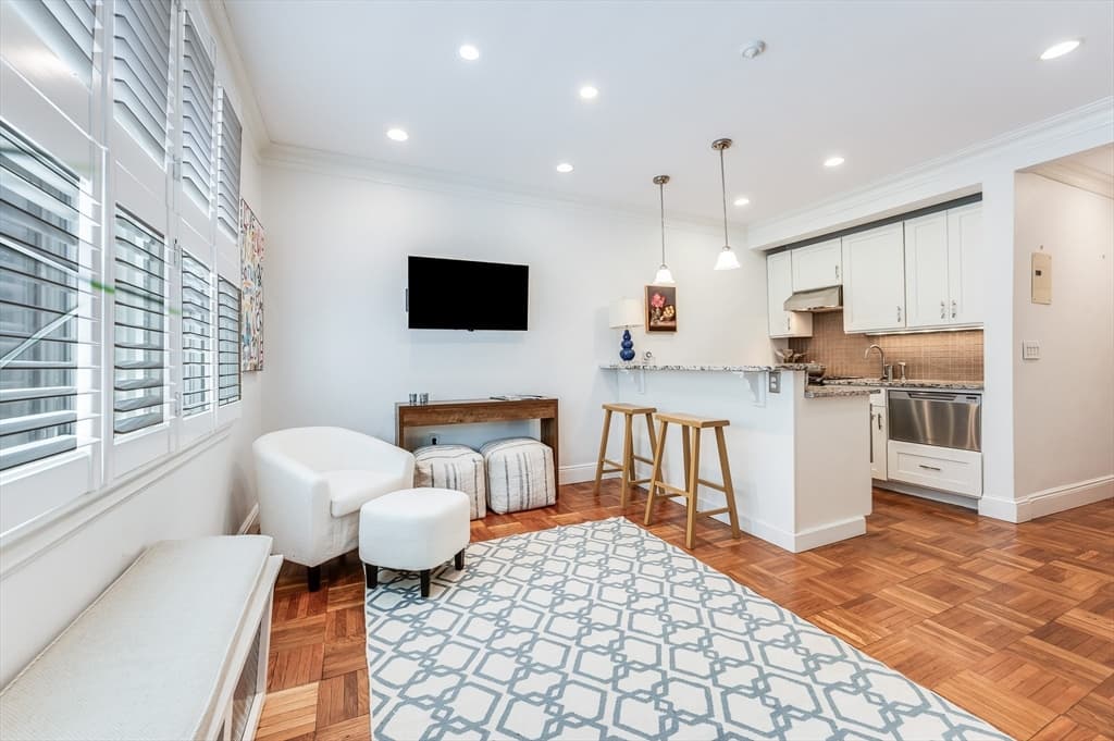 56 Commonwealth Ave # 53, Boston MA 02116