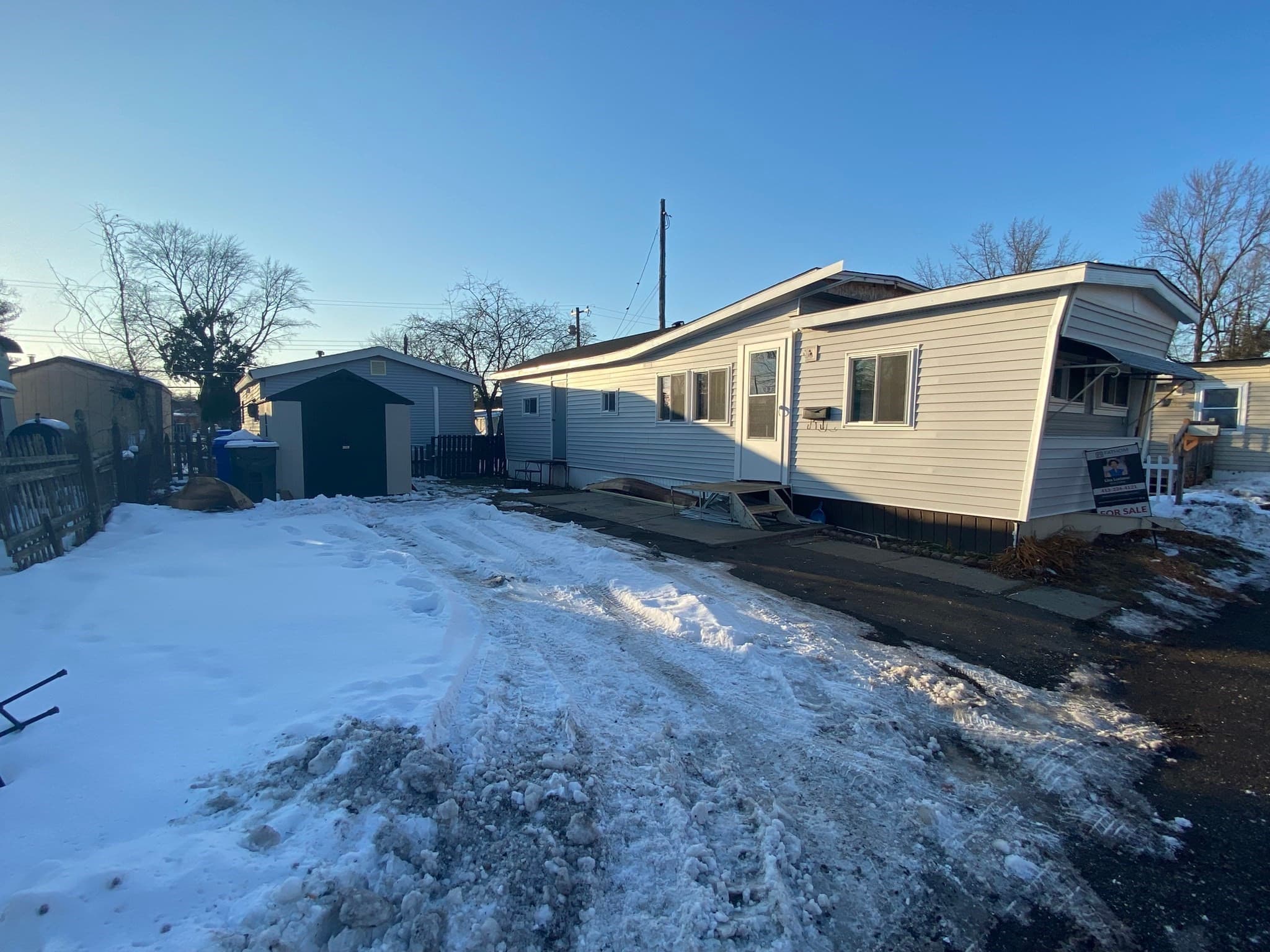 16 Pioneer Way, Springfield MA 01119