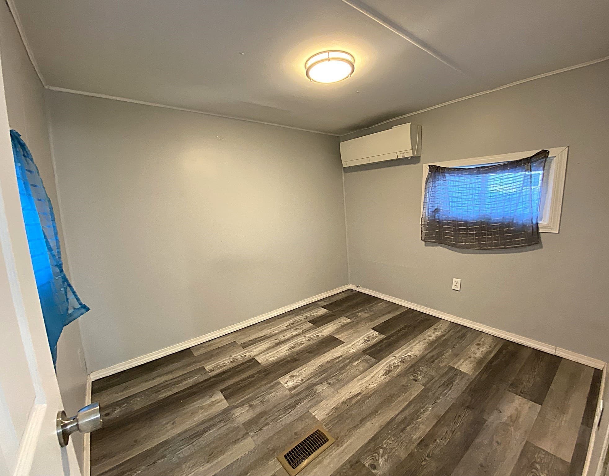 Mobile Home at 16 Pioneer Way, Springfield MA 01119, Springfield, photo 8 of 10