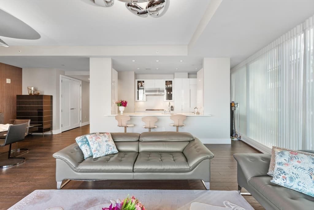 Condominium at 22 Liberty Dr # 7M, Boston MA 02210, photo 6 of 42