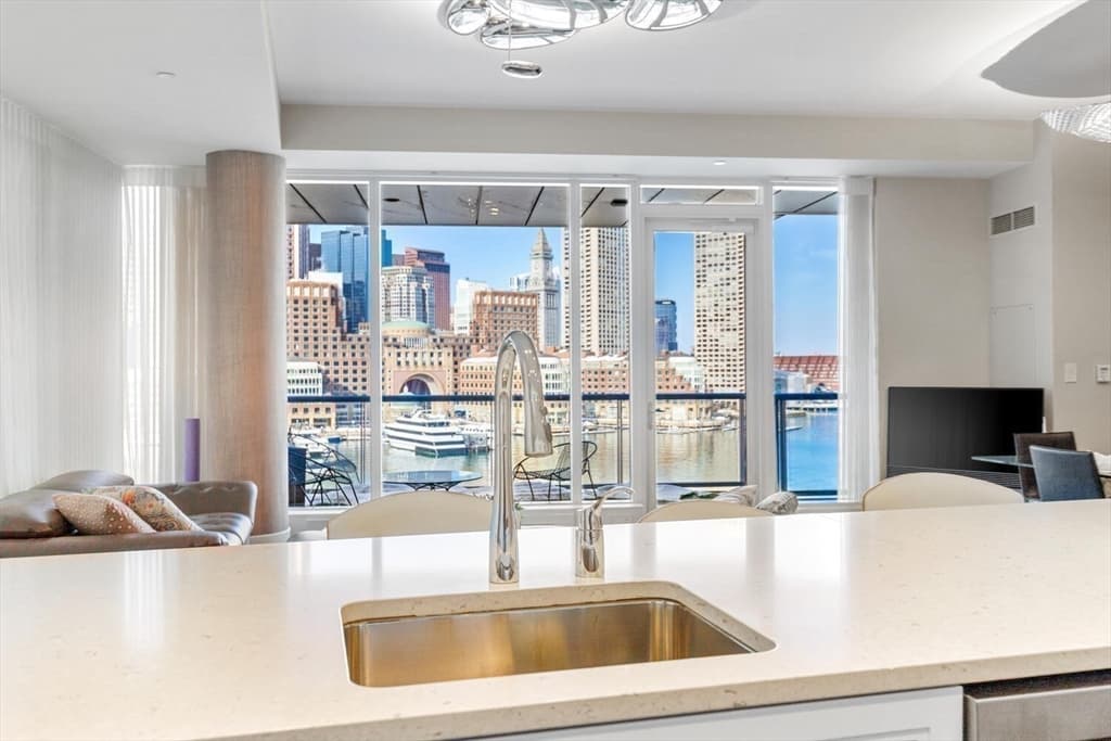 Condominium at 22 Liberty Dr # 7M, Boston MA 02210, photo 3 of 42