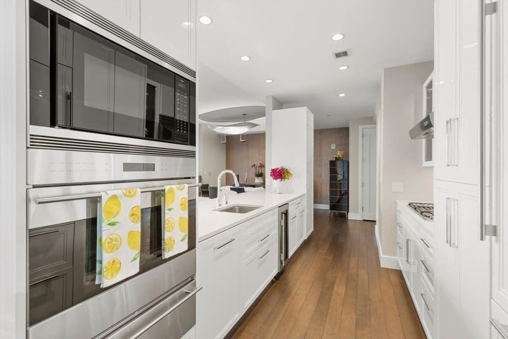 Condominium at 22 Liberty Dr # 7M, Boston MA 02210, photo 20 of 42