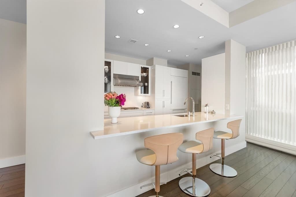 Condominium at 22 Liberty Dr # 7M, Boston MA 02210, photo 19 of 42
