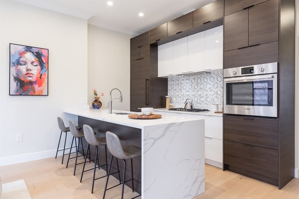 Condominium at 577 Massachusetts Ave. # 3, Boston MA 02118, photo 2 of 12