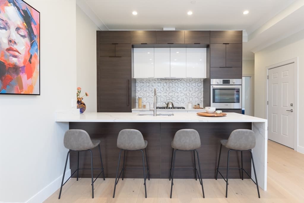 Condominium at 577 Massachusetts Ave. # 3, Boston MA 02118, photo 3 of 12