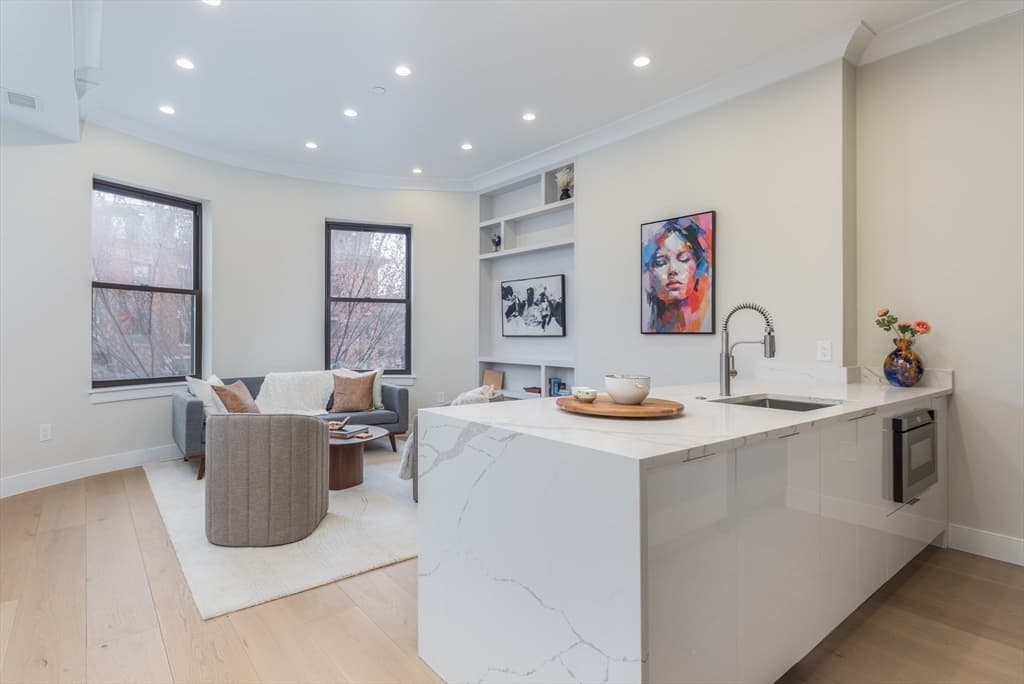 Condominium at 577 Massachusetts Ave. # 3, Boston MA 02118, photo 5 of 12