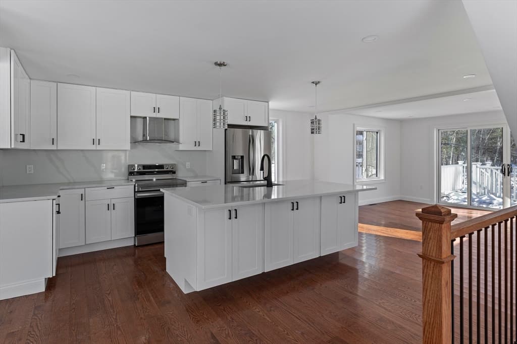 Single Family Residence at 6 Hillside Rd, Northborough MA 01532, photo 6 of 30