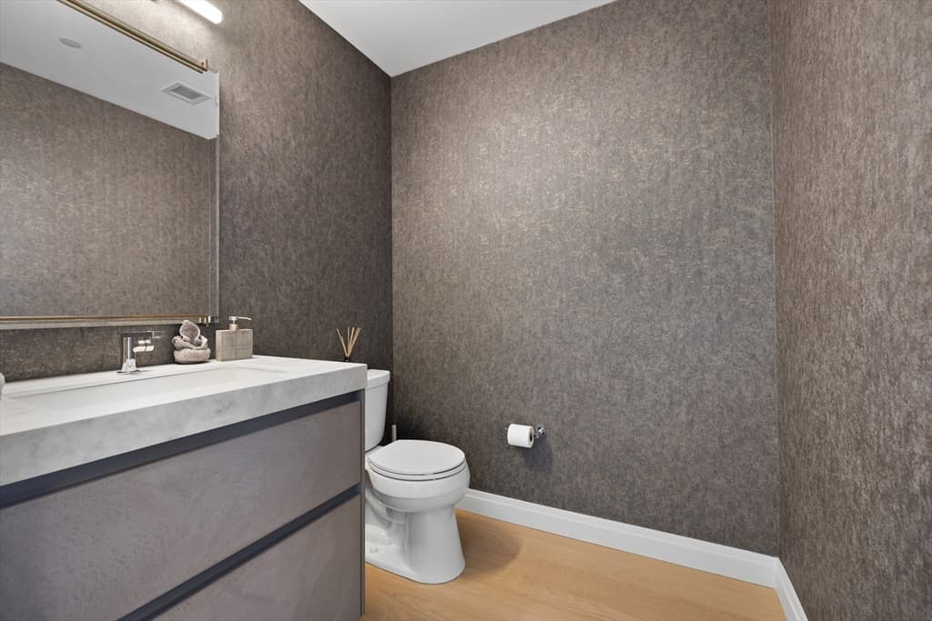 Condominium at 135 Seaport Blvd # 1902, Boston MA 02210, photo 33 of 39