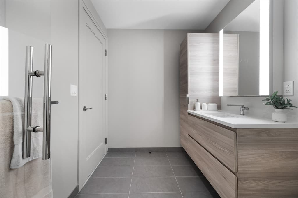 Condominium at 135 Seaport Blvd # 1902, Boston MA 02210, photo 31 of 39