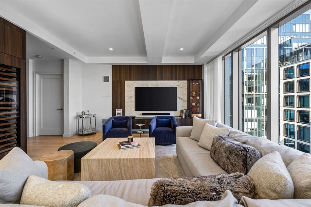 Condominium at 135 Seaport Blvd # 1902, Boston MA 02210, photo 8 of 39