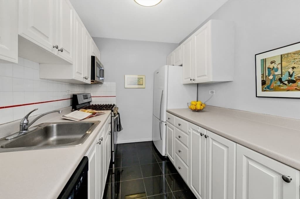 Condominium at 6 Whittier Place # 6H, Boston MA 02114, photo 5 of 14