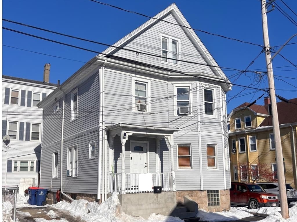 35 Larch St, New Bedford MA 02740