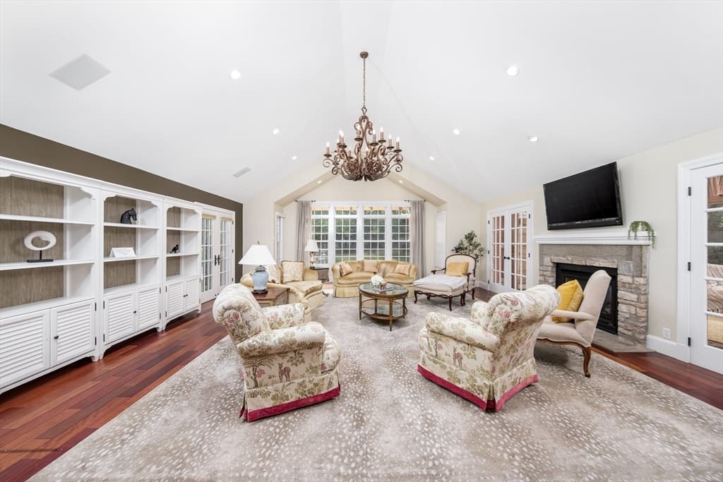 568 Wellesley St, Weston MA 02493 photo 16