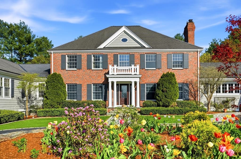 568 Wellesley St, Weston MA 02493