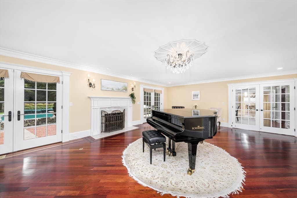 568 Wellesley St, Weston MA 02493 photo 10