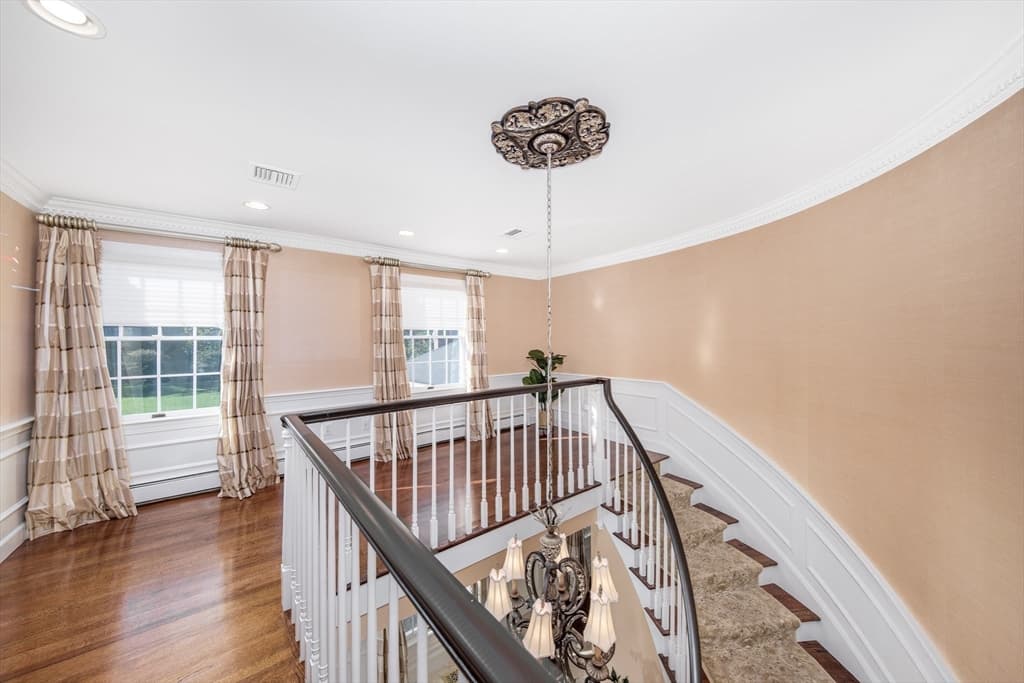 568 Wellesley St, Weston MA 02493 photo 33