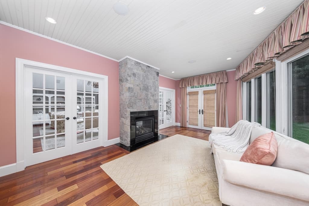 568 Wellesley St, Weston MA 02493 photo 18