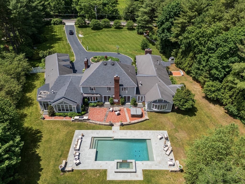 568 Wellesley St, Weston MA 02493 photo 4