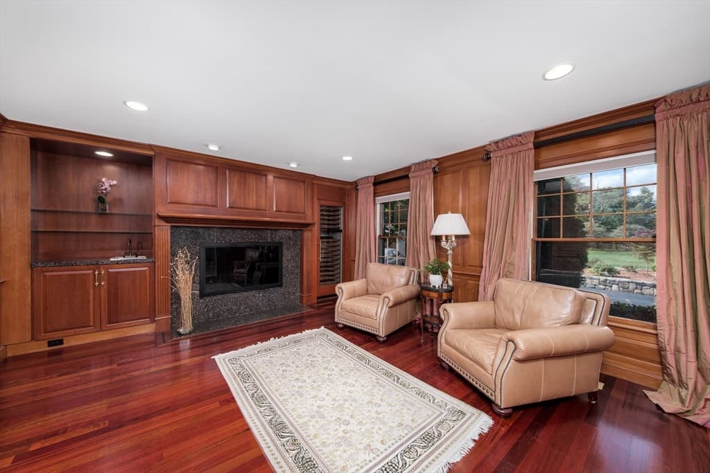 568 Wellesley St, Weston MA 02493 photo 8