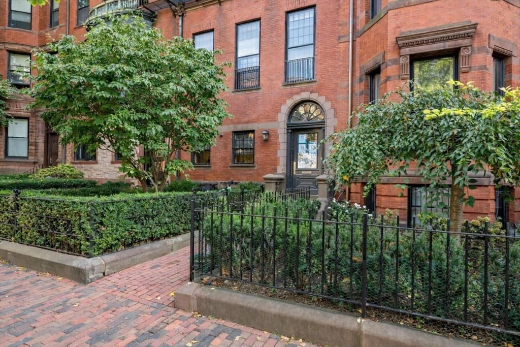 Condominium at 190 Marlborough # A, Boston MA 02116, photo 27 of 29