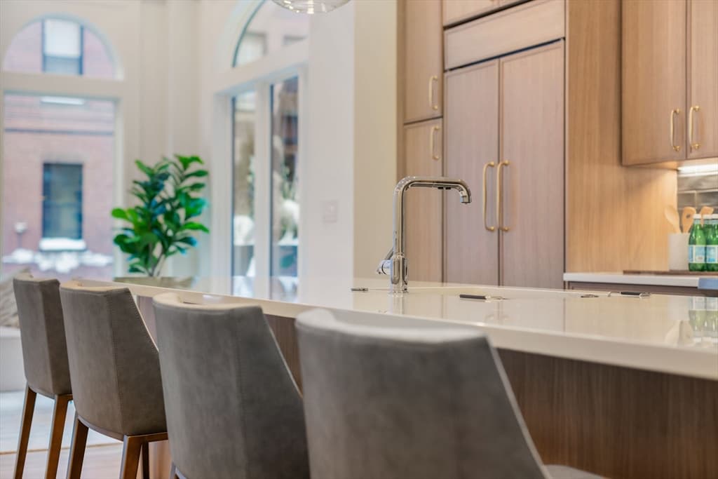 Condominium at 190 Marlborough # A, Boston MA 02116, photo 12 of 29
