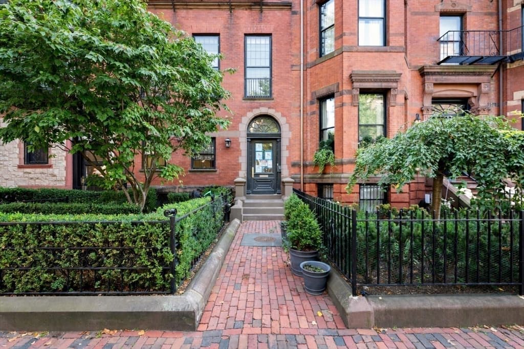 Condominium at 190 Marlborough # A, Boston MA 02116, photo 26 of 29