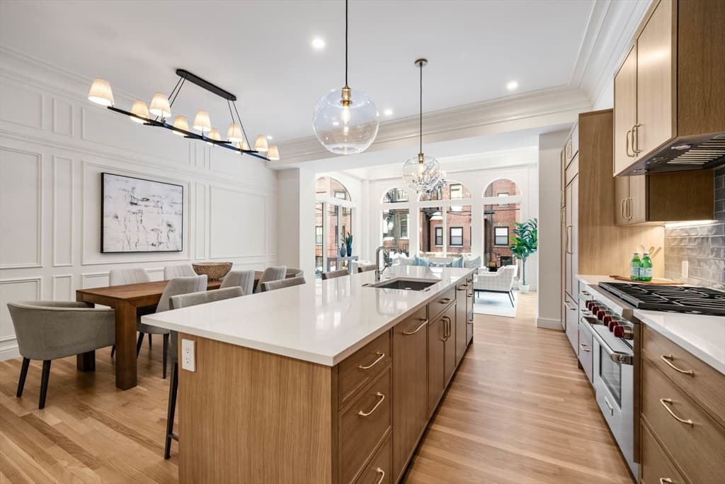 Condominium at 190 Marlborough # A, Boston MA 02116, photo 7 of 29