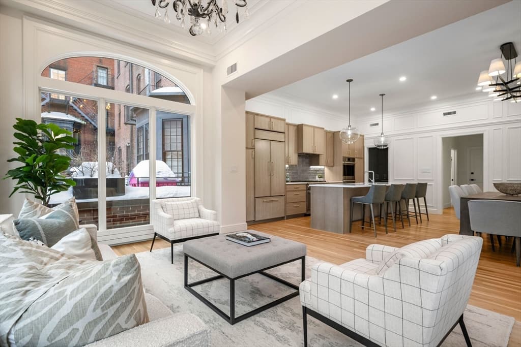 Condominium at 190 Marlborough # A, Boston MA 02116, photo 5 of 29
