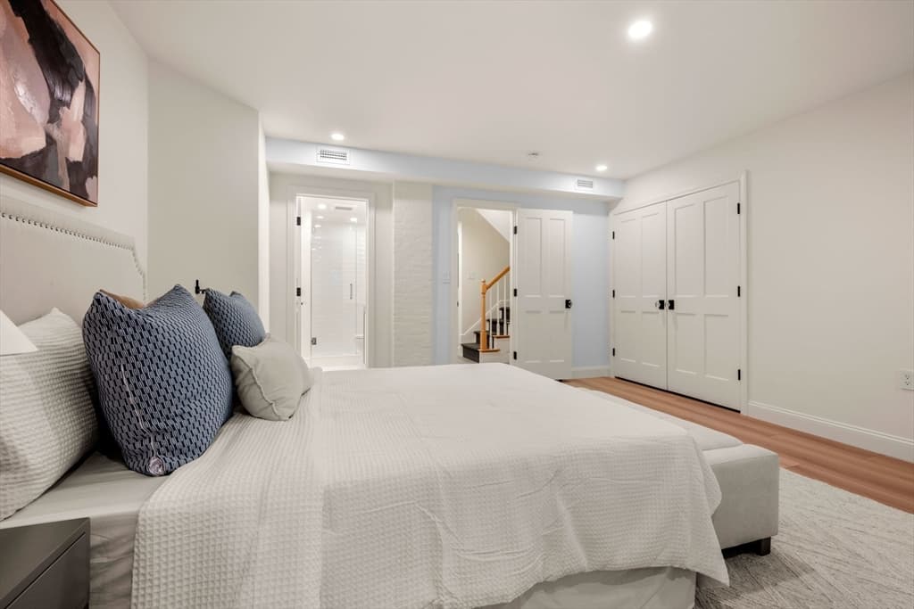 Condominium at 190 Marlborough # A, Boston MA 02116, photo 18 of 29