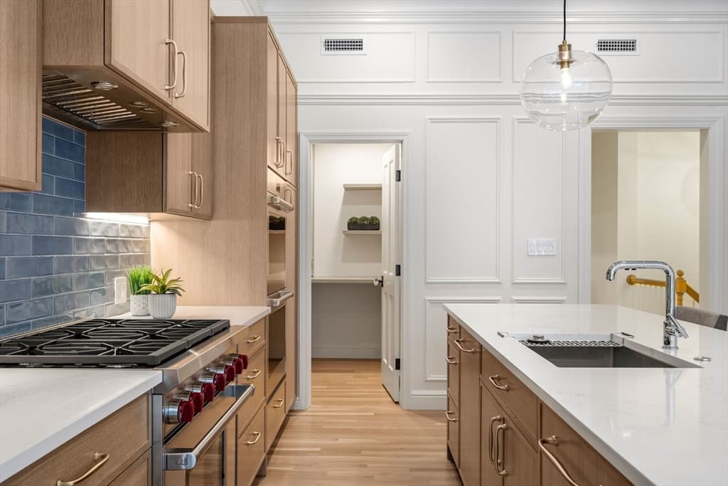Condominium at 190 Marlborough # A, Boston MA 02116, photo 8 of 29