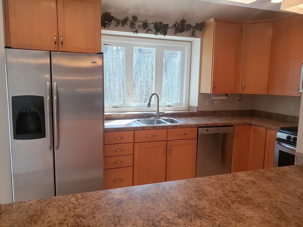 Condominium at 660 Thacher St # 402, Attleboro MA 02703, Attleboro, photo 7 of 25