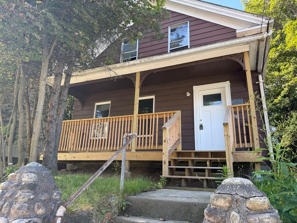 48 Lake St, Webster MA 01570