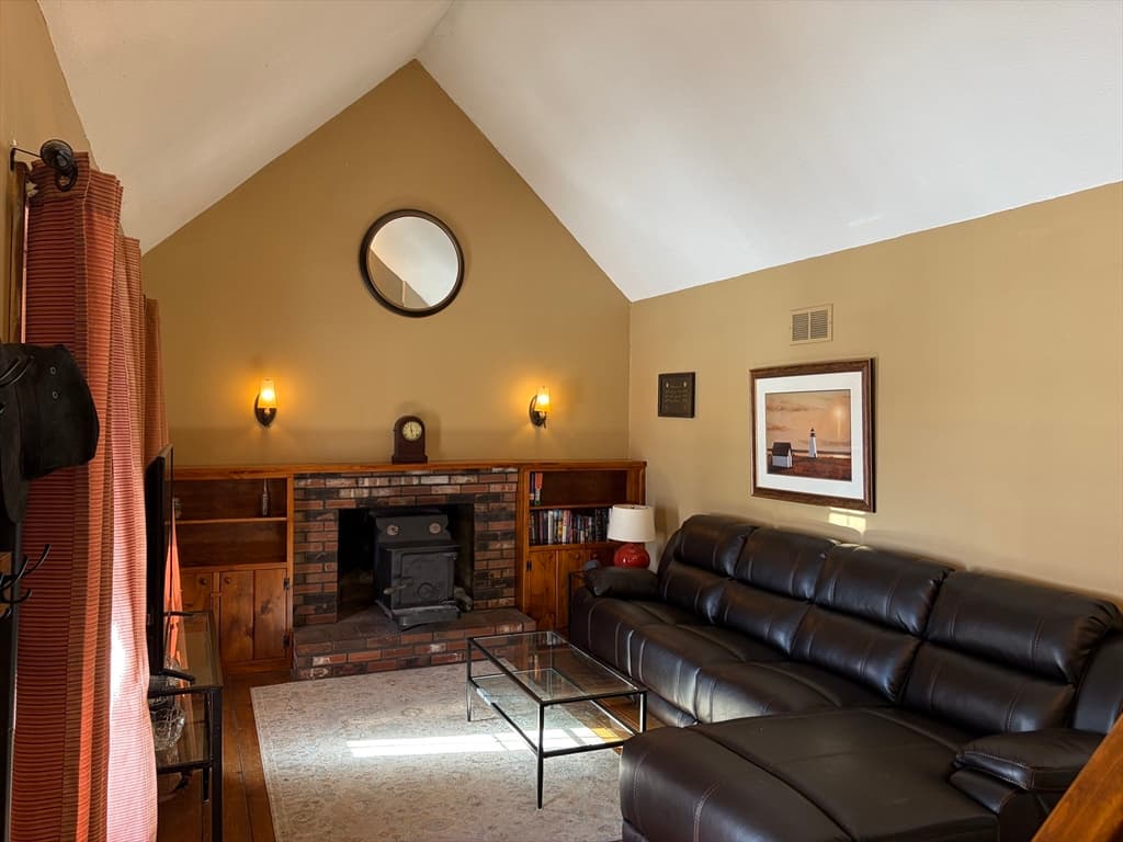 Single Family Residence at 88 Country Rd, Agawam MA 01001, photo 3 of 21