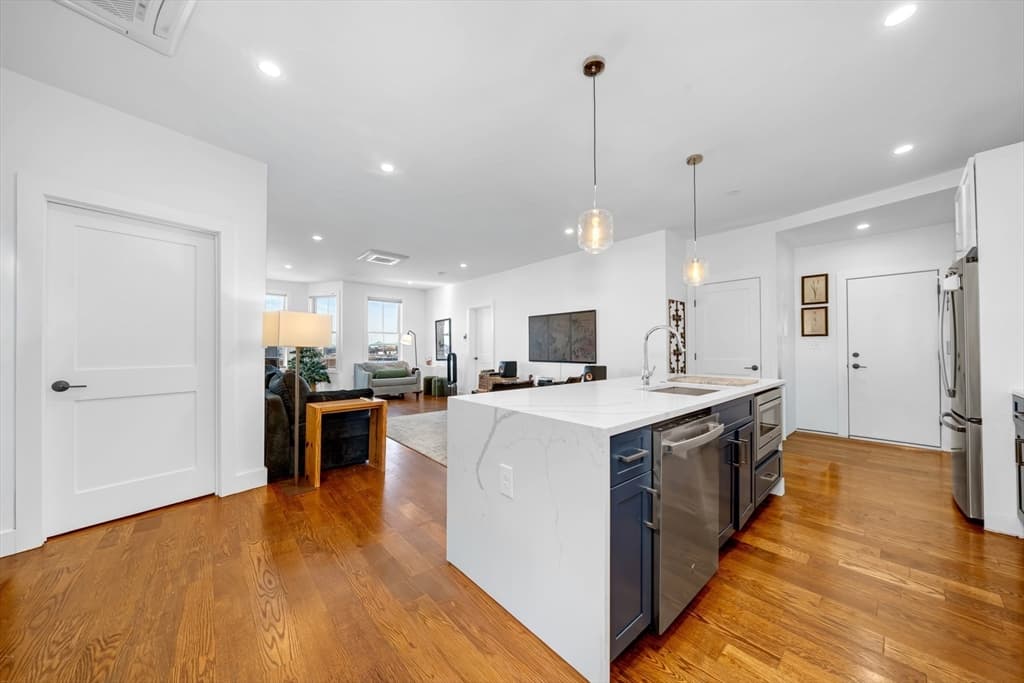 Condominium at 133 Boardman St, Boston MA 02128, Boston, photo 5 of 19