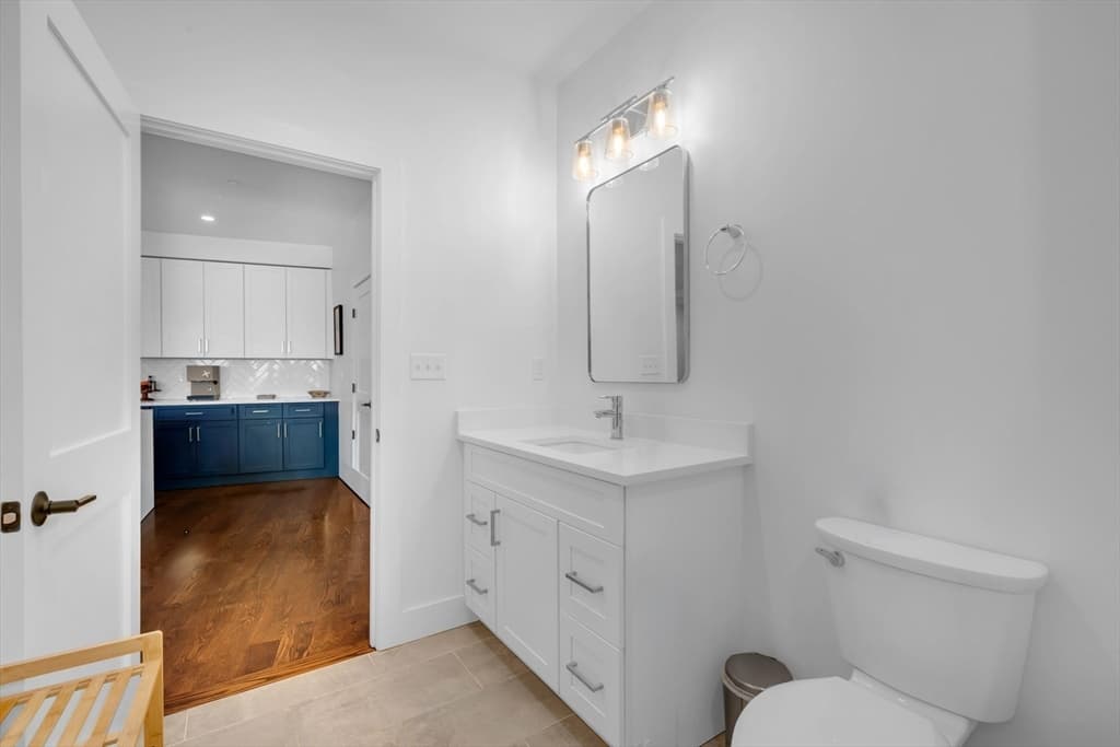 Condominium at 133 Boardman St, Boston MA 02128, Boston, photo 14 of 19